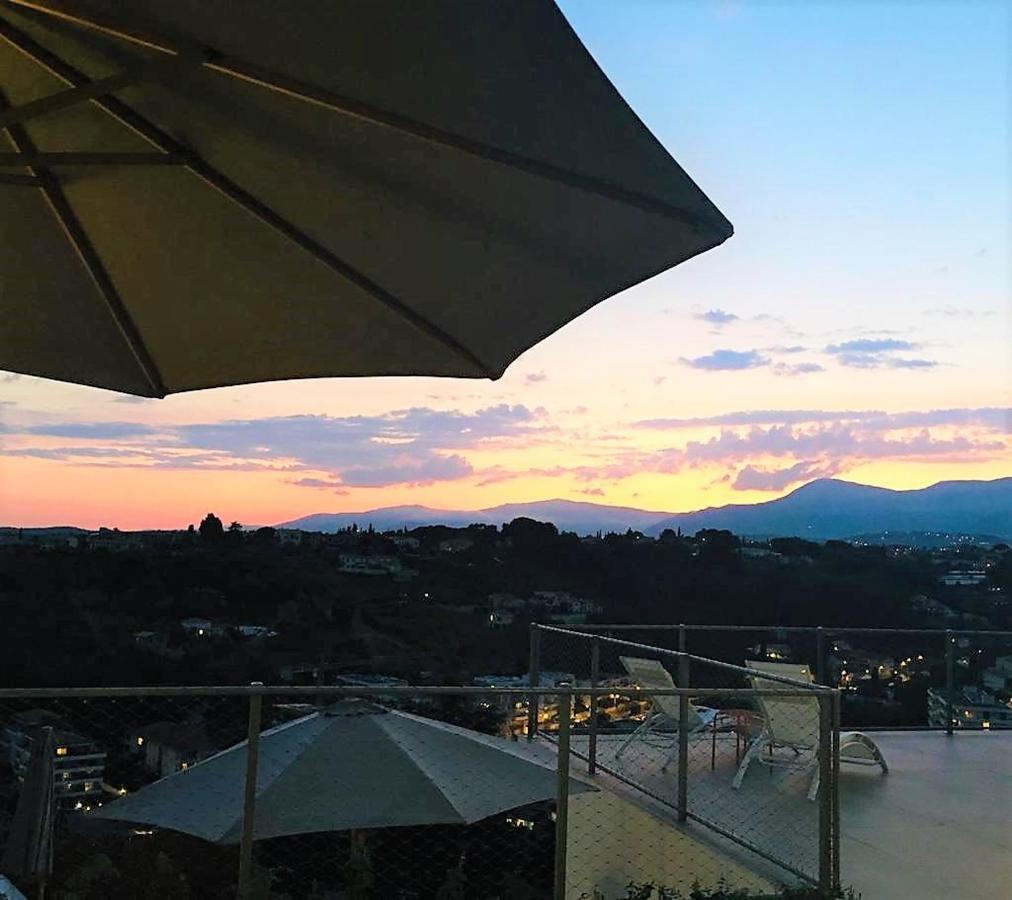 Twenty Rent Hotel Cagnes-sur-Mer Buitenkant foto
