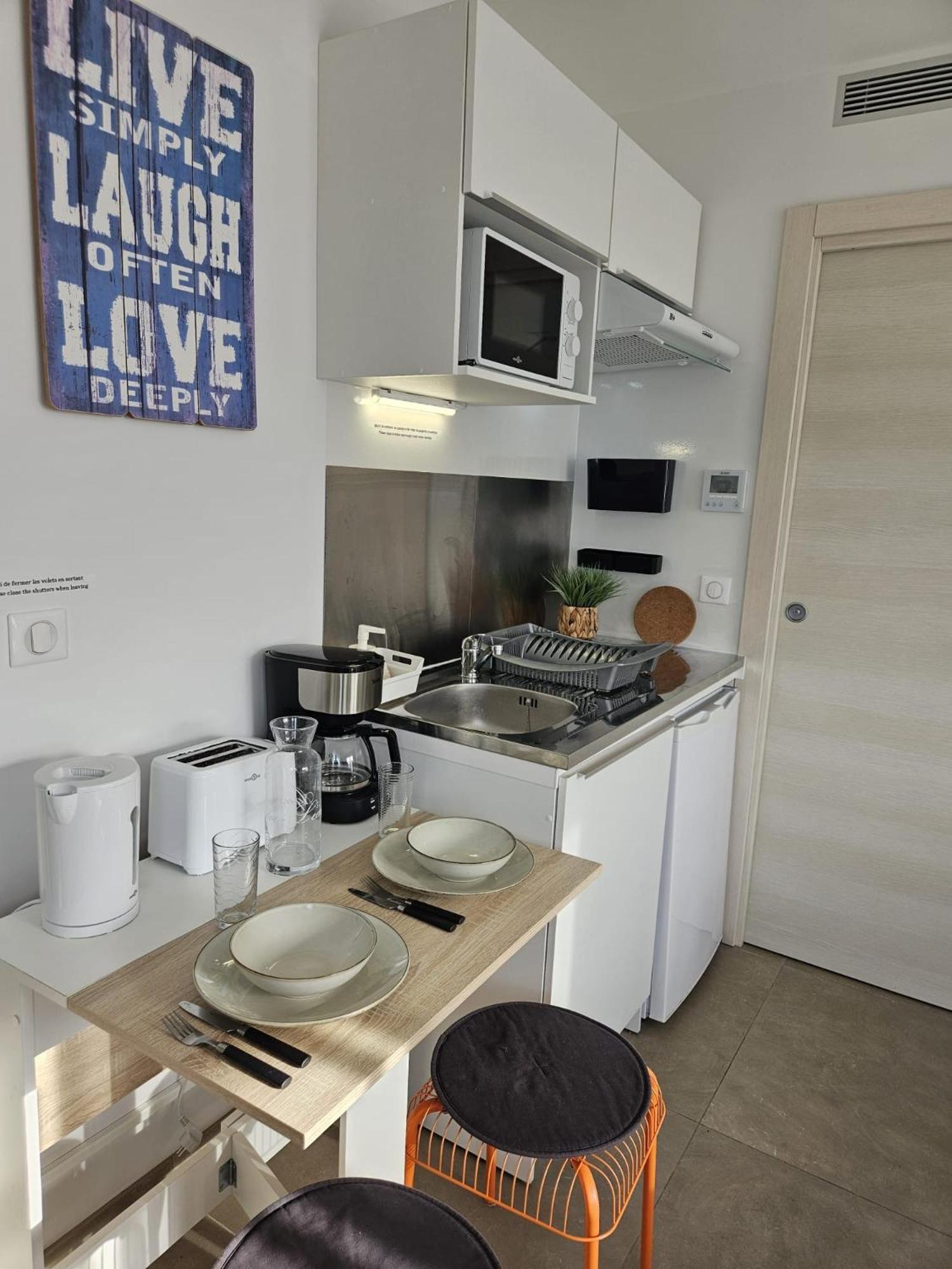Twenty Rent Hotel Cagnes-sur-Mer Buitenkant foto