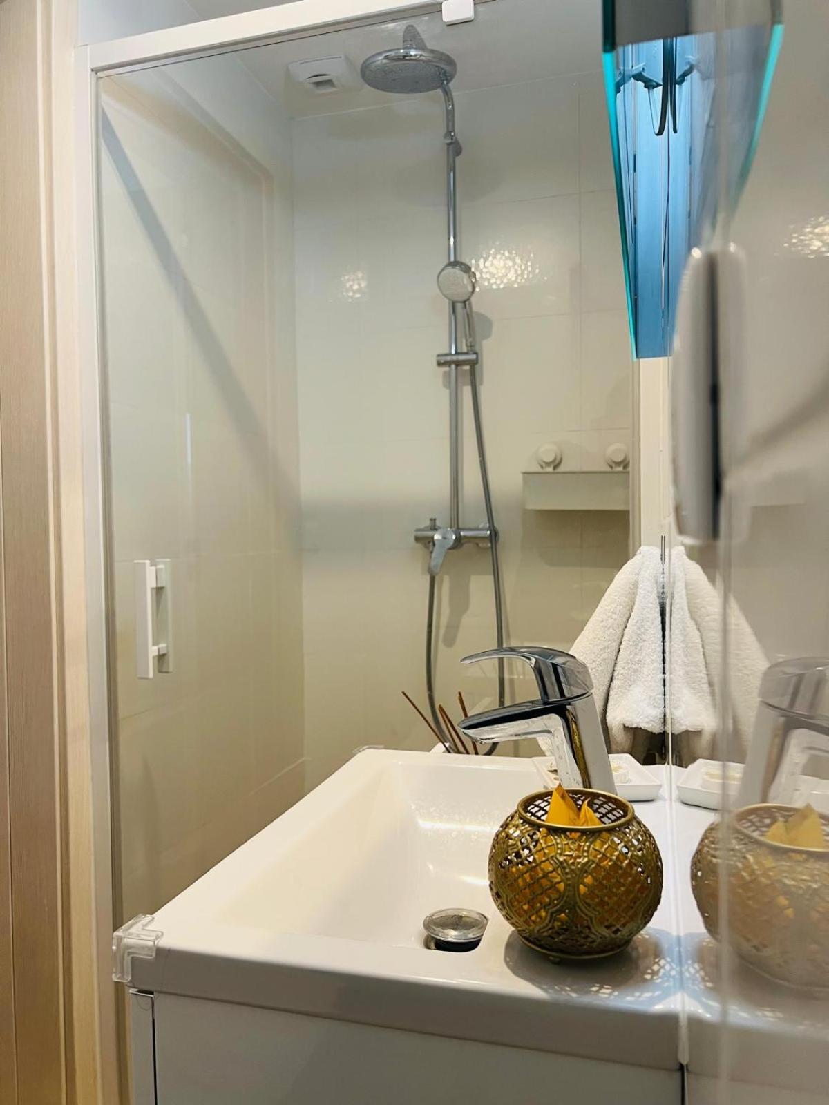 Twenty Rent Hotel Cagnes-sur-Mer Buitenkant foto