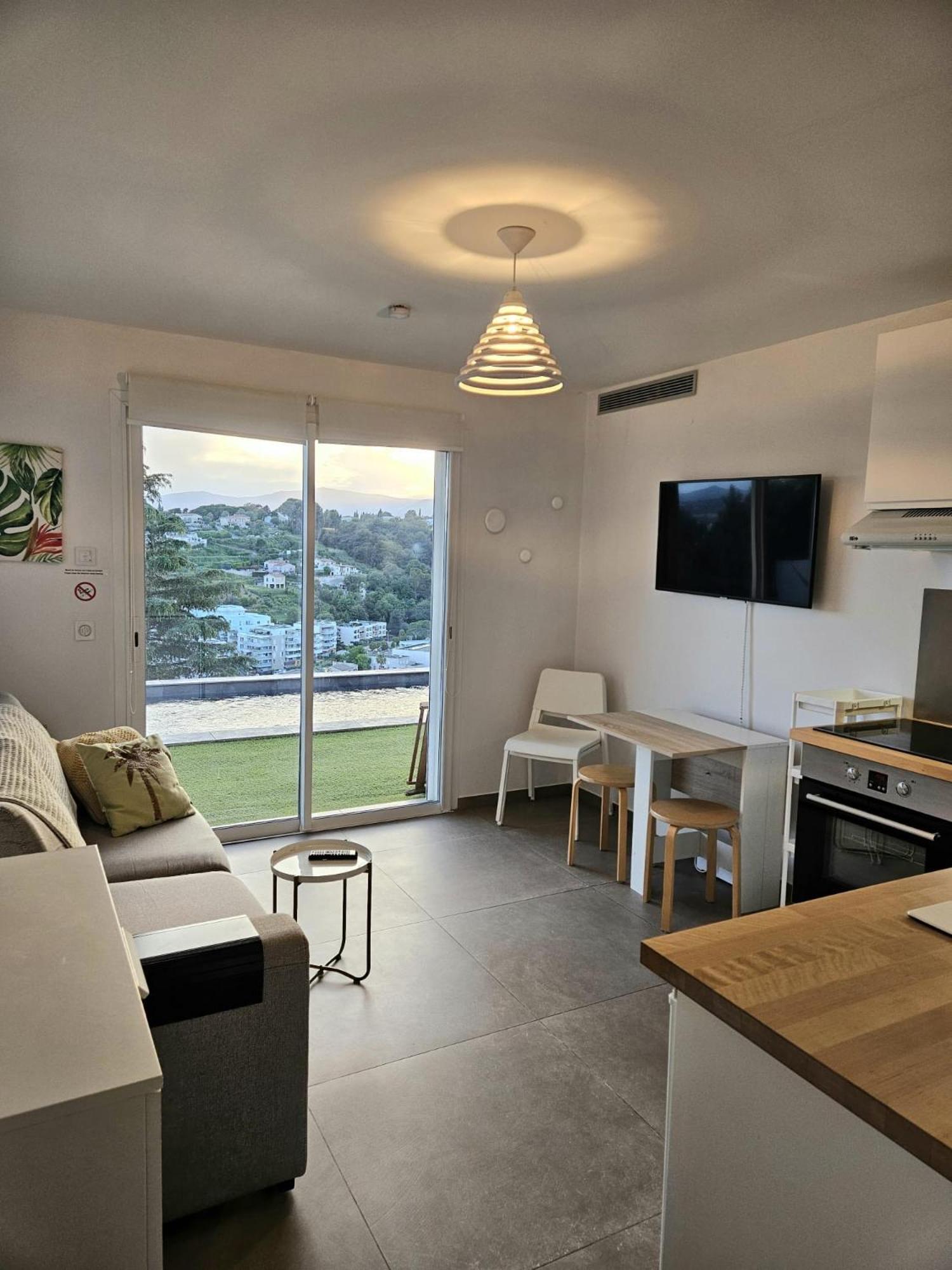 Twenty Rent Hotel Cagnes-sur-Mer Buitenkant foto